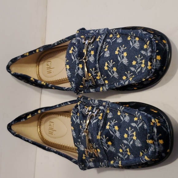 Cabi #6005 Carnaby Loafer Floral In Velvet Size 7M NWOT'S - Picture 3 of 12